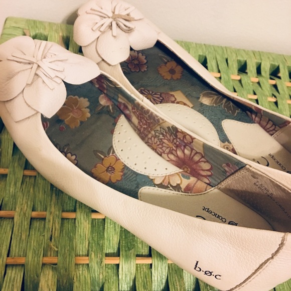 White boc slipper. The right amount of cuteness! - Picture 2 of 3